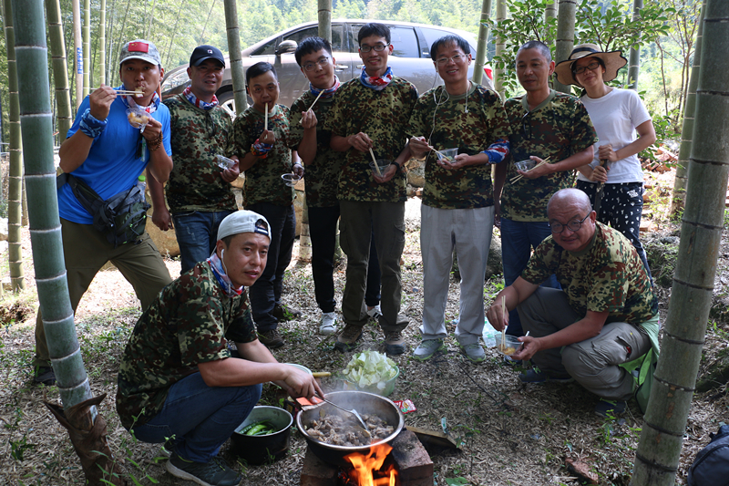 第二天中午埋鍋造飯(二連)_副本.jpg 第二天中午埋鍋造飯(二連)_副本.jpg